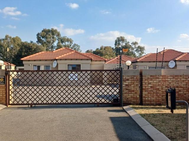 House for rent in Mohlakeng, Gauteng