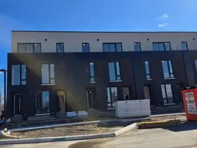 Townhouse for rent in Strathroy-caradoc, Ontario