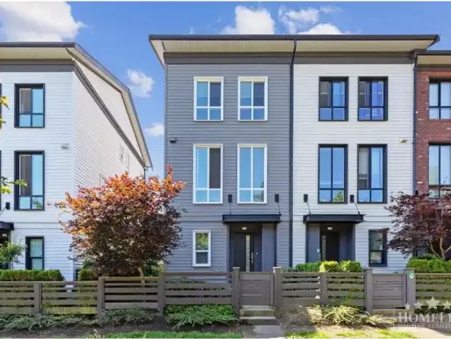 Townhouse for rent in Surrey, British Columbia