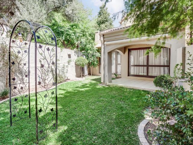 Townhouse for rent in Lone Hill, Randburg