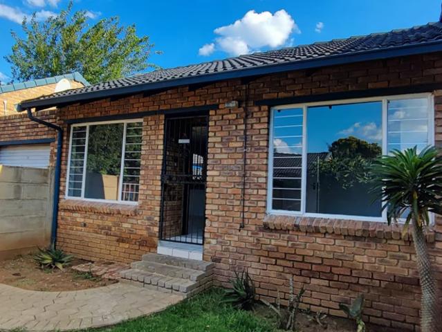 Townhouse for rent in Rooihuiskraal, City of Tshwane Metropolitan Municipality