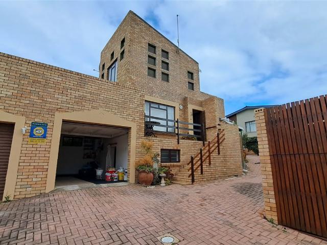 House for rent in Wavecrest, Kouga Local Municipality