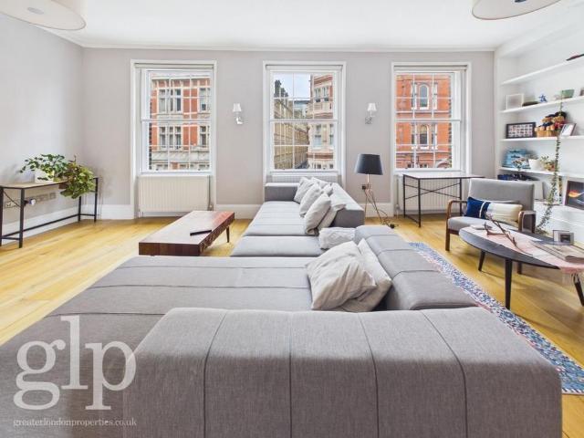 Townhouse for rent in Westminster, Greater London