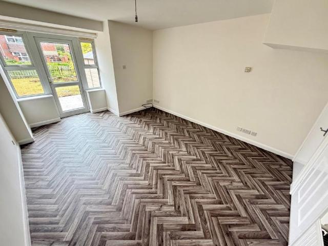 Townhouse for rent in Elmfield, Leicestershire