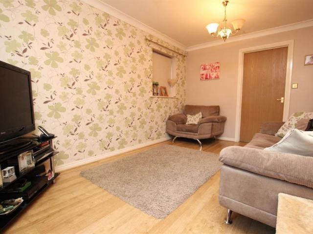 Townhouse for rent in Knowle Fold, Darwen