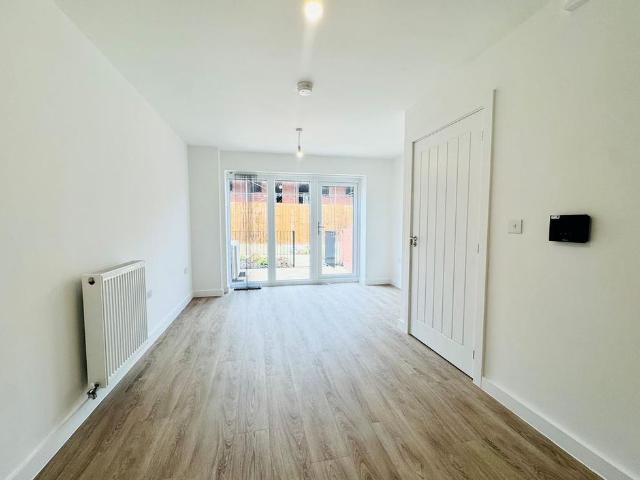 Townhouse for rent in New Normanton, East Midlands