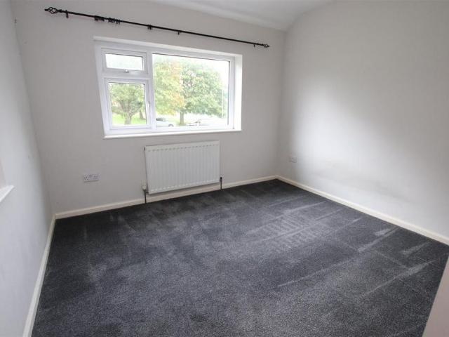 Townhouse for rent in Shaw Lane, Guiseley