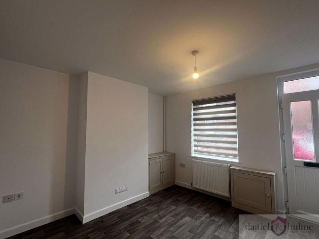 Townhouse for rent in Kingsley Moor, Staffordshire
