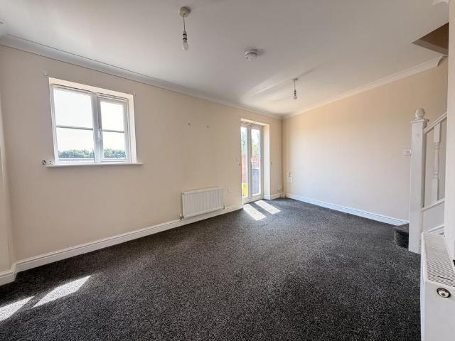 Townhouse for rent in Dalestorth, East Midlands