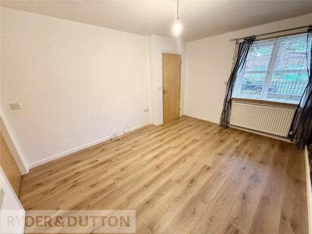 Townhouse for rent in Chadderton, Oldham