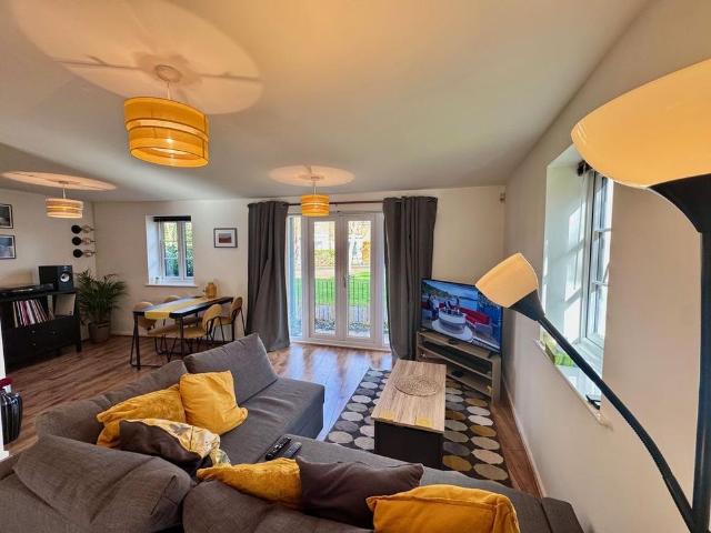 Townhouse for rent in Haddon, East Midlands