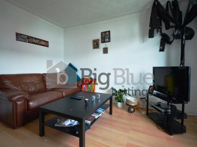 Townhouse for rent in Burley, West Yorkshire