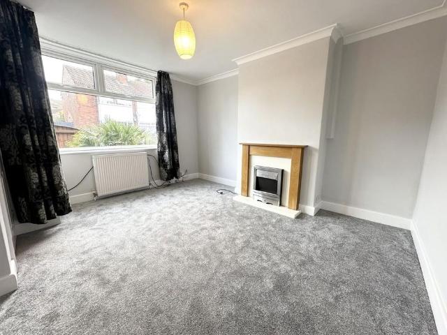 Townhouse for rent in Pudsey, West Yorkshire