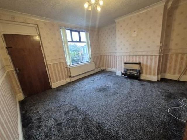 Townhouse for rent in Springhead, Oldham