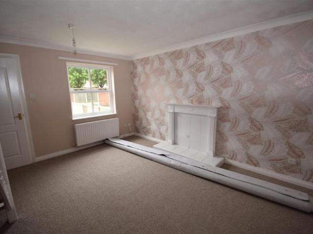 Townhouse for rent in Caldermill, East Midlands