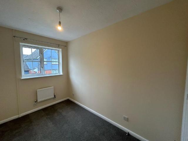 Townhouse for rent in Yeovil, Somerset