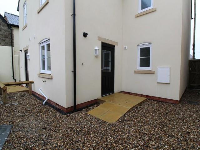 Townhouse for rent in Highworth, Swindon