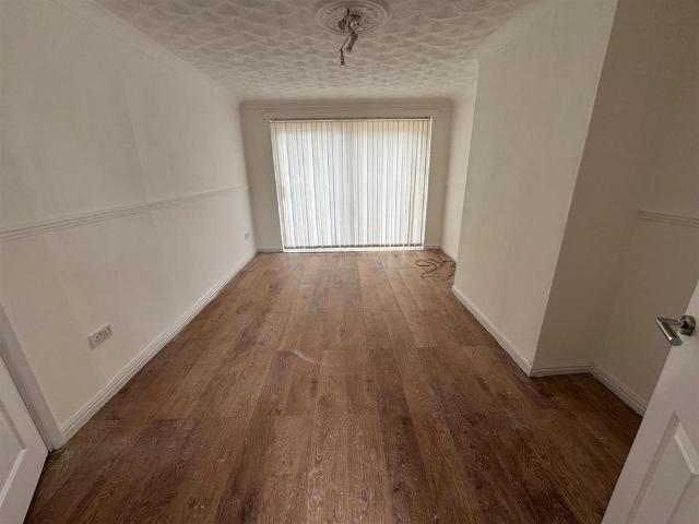 Townhouse for rent in Kirkby, Knowsley