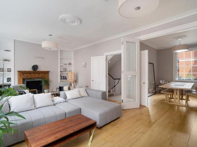 Townhouse for rent in Covent Garden, Victoria