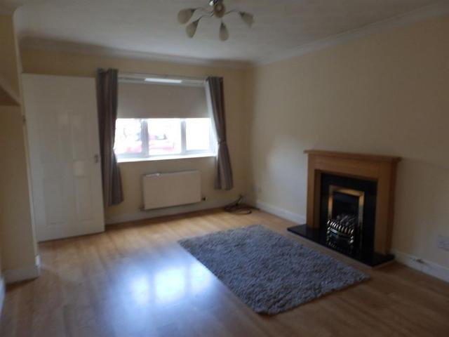 Townhouse for rent in Bromborough, Wirral
