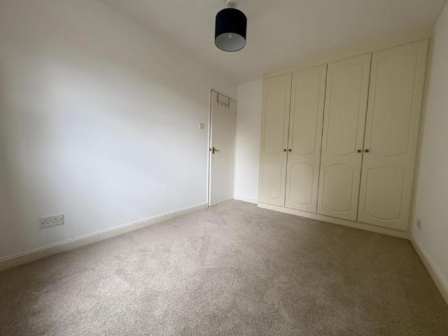 Townhouse for rent in Dorridge, West Midlands
