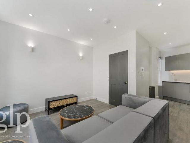 Townhouse for rent in Seven Dials, Bloomsbury