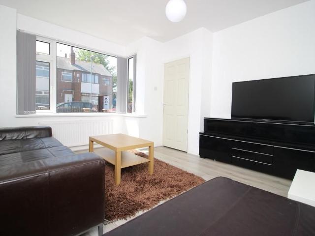 Townhouse for rent in Burley, West Yorkshire