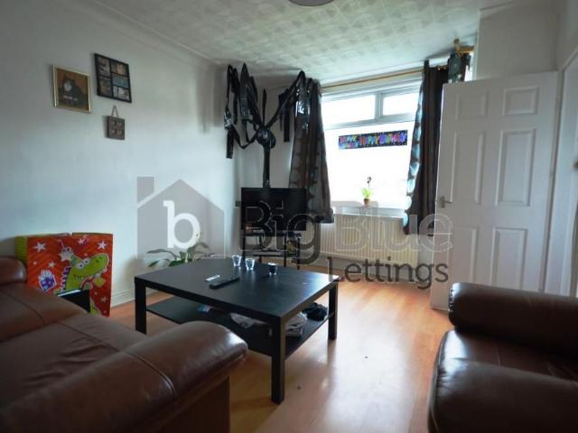 Townhouse for rent in Burley, West Yorkshire