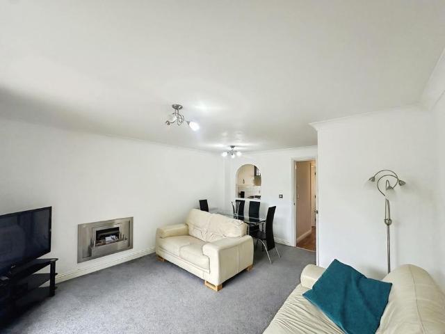 Townhouse for rent in New Boultham, Brayford