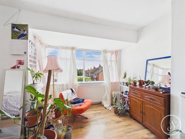 Townhouse for rent in Chapeltown, West Yorkshire