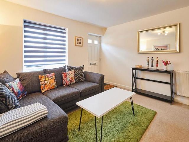 Townhouse for rent in Horninglow and Eton, Beamhurst