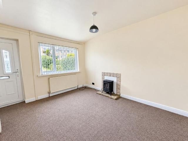 Townhouse for rent in Firthcliffe, Liversedge