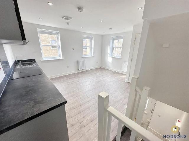 Townhouse for rent in Cutsyke, Castleford