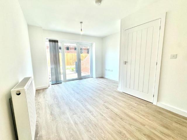 Townhouse for rent in New Normanton, East Midlands