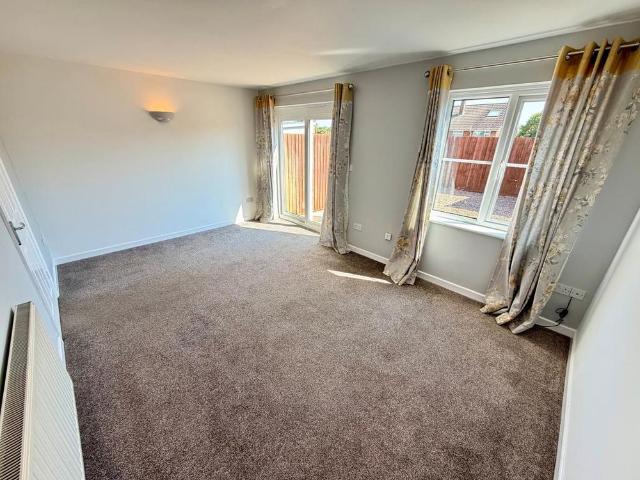 Townhouse for rent in Elmfield, Leicestershire