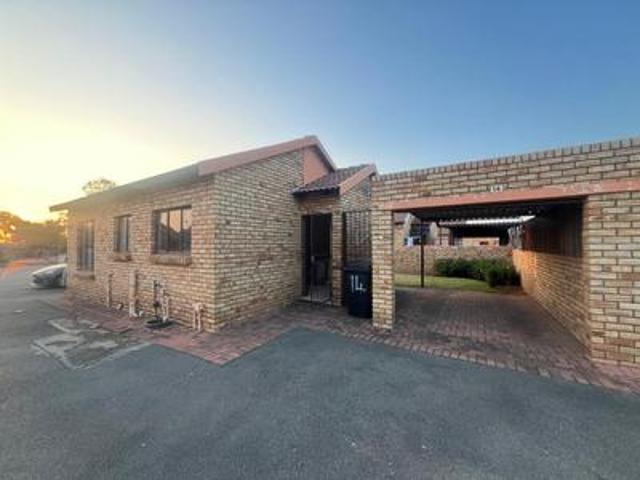 Townhouse for rent in Mohlakeng, Gauteng