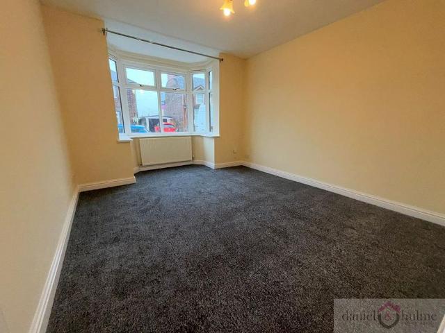 Townhouse for rent in Kingsley Moor, Staffordshire