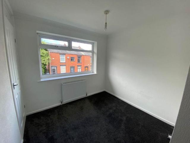 Townhouse for rent in Shaw and Crompton, Pendock
