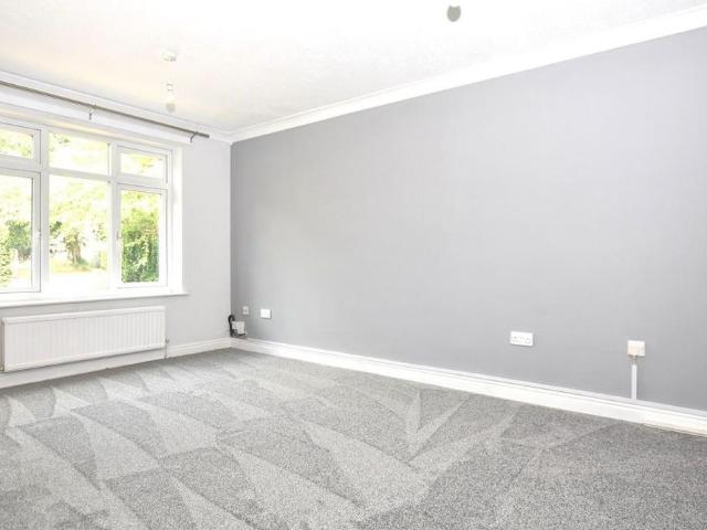 Townhouse for rent in Barrow Hill, Loundsley Green