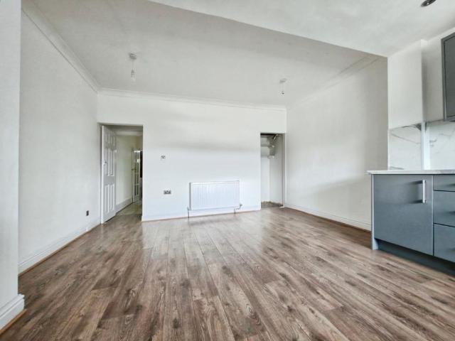Townhouse for rent in Hollins, Pendock