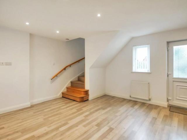 Townhouse for rent in Murdishaw, Halton