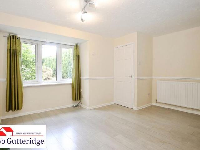Townhouse for rent in Waterhayes, Butterton