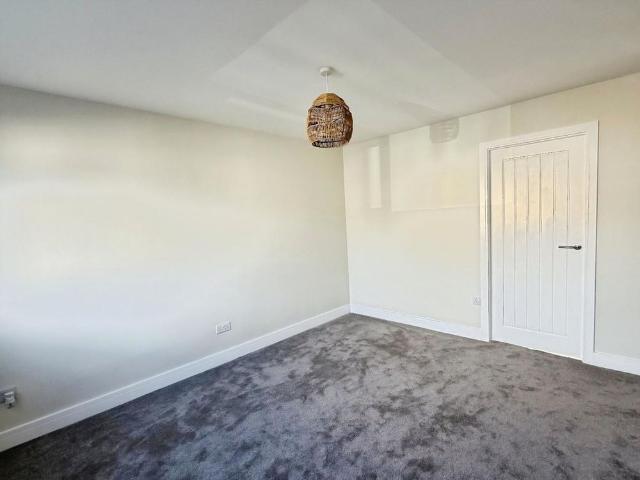 Townhouse for rent in Liversedge, Kirklees