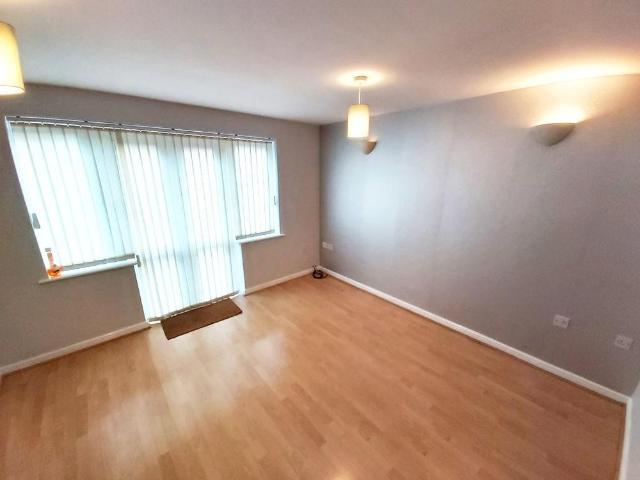 Townhouse for rent in Loundsley Green, East Midlands