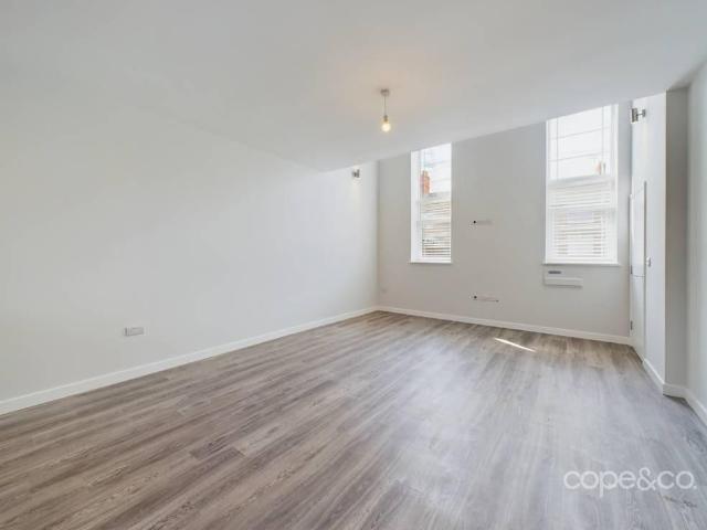 Townhouse for rent in Elmton, East Midlands