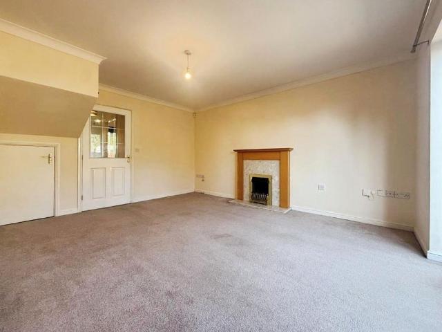 Townhouse for rent in Cudworth, South Yorkshire