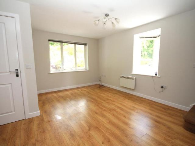 Townhouse for rent in Lee Bank, Greater Manchester
