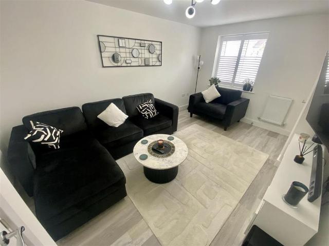 Townhouse for rent in Barton, Leicestershire