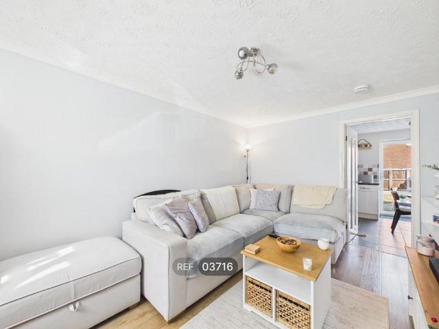 Townhouse for rent in Abbey Park, Barton In Fabis