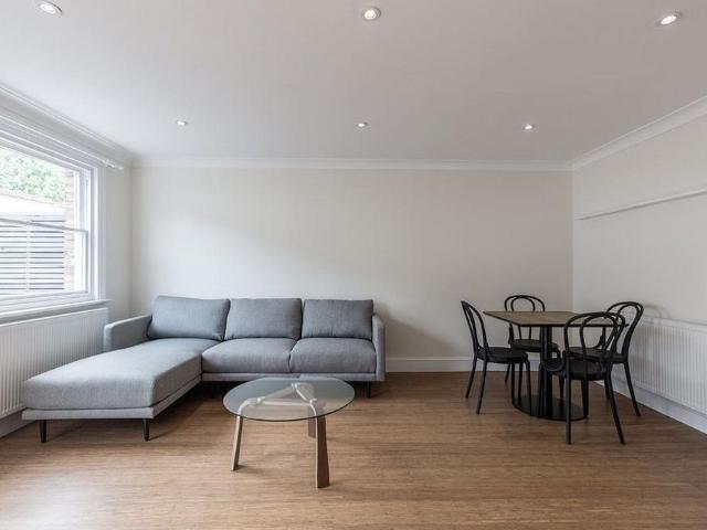 Townhouse for rent in London Borough of Wandsworth, Greater London